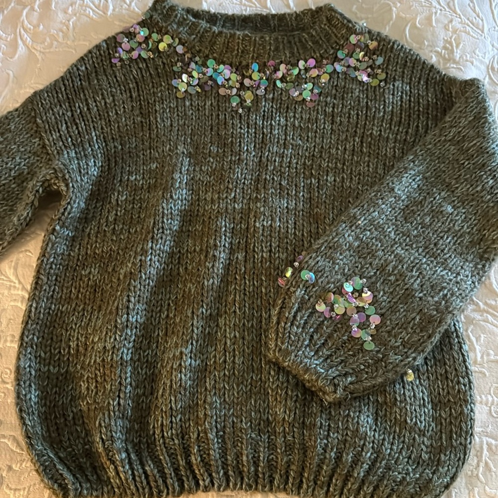 Detailed warm sweater